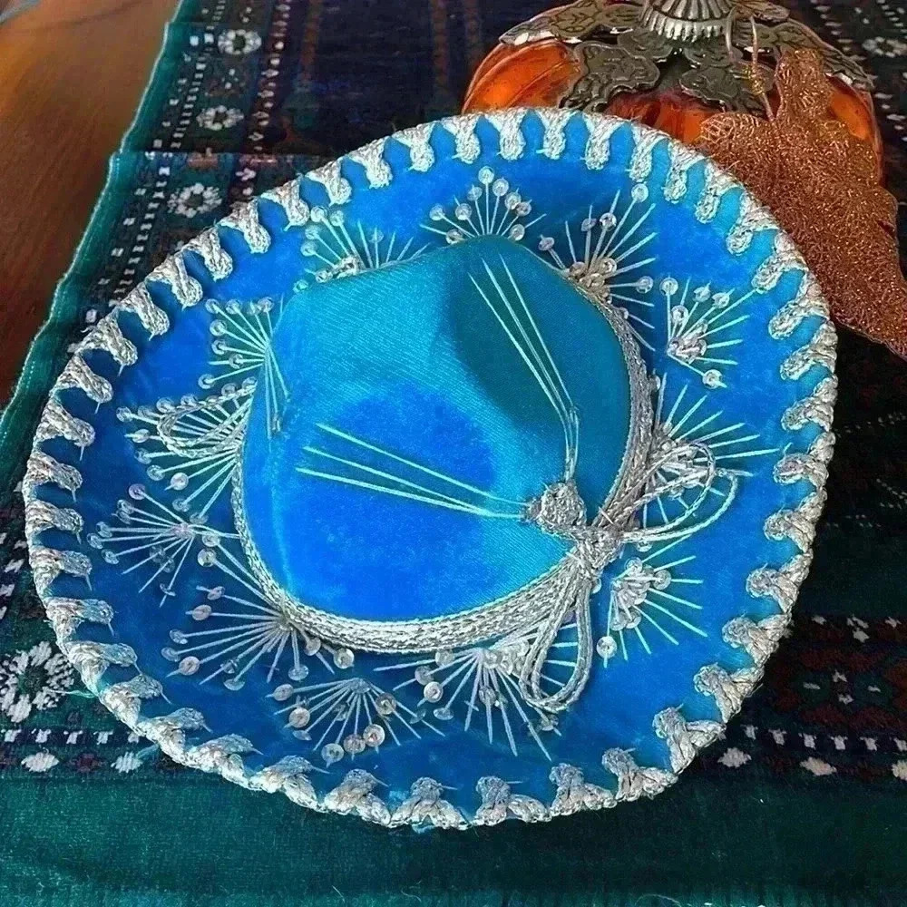 Gorgeous child’s sombrero.